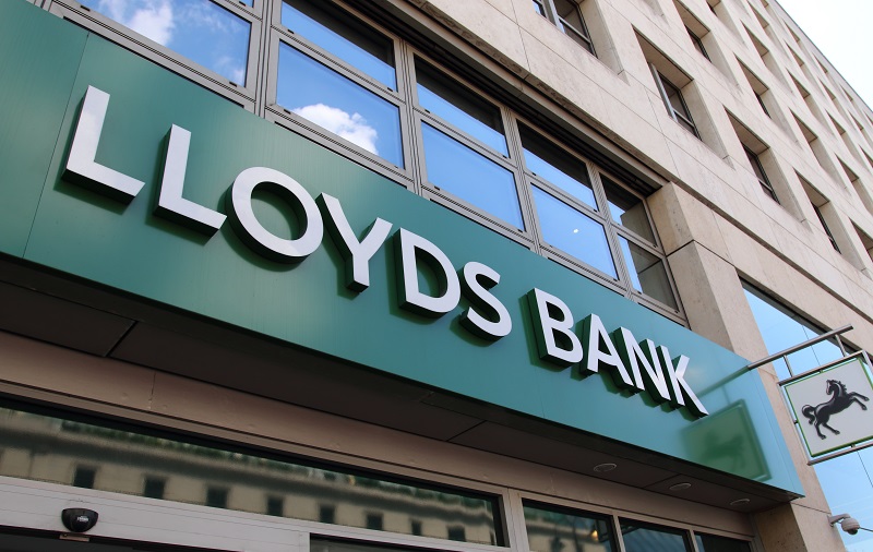 Lloyds staff to continue to work from home until Spring 2021